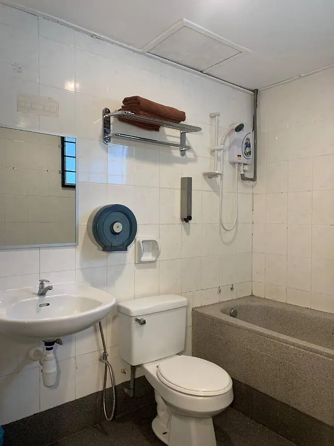 Perdana Serviced Apartment & Resorts Padang Mat Sirat 3*,